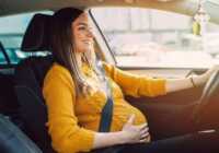 عکس خطرات رانندگی در بارداری و روش بستن درست کمربند ایمنی