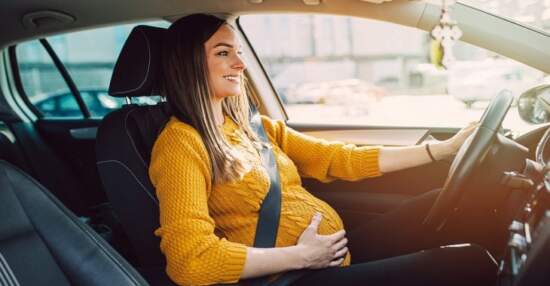 عکس, خطرات رانندگی در بارداری و روش بستن درست کمربند ایمنی
