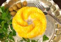 عکس تزیین های برنج زعفرانی و زرشک شبیه کیک