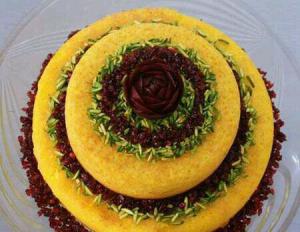 عکس, تزیین های برنج زعفرانی و زرشک شبیه کیک