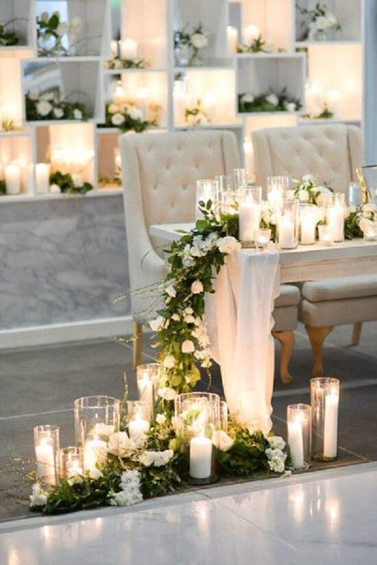 عکس, تزیین های فرا مجلسی میز شام با شمع و گل طبیعی