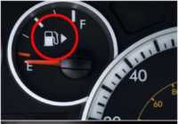 عکس علت وجود فلش روی آمپر بنزین ماشین