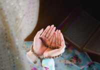 عکس آیا اگر دعاها را به زبان فارسی بخوانیم ثواب ندارد و باید حتما عربی باشد
