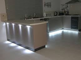 عکس, ترفند های بزرگ نشان دادن آشپزخانه با نور پردازی