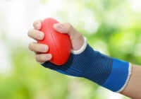 عکس ورزشهای تقویت مچ دست و درمان درد آن