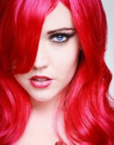 عکس, رنگ مو ترکیبی صورتی قرمز فانتزی همراه با دکلره