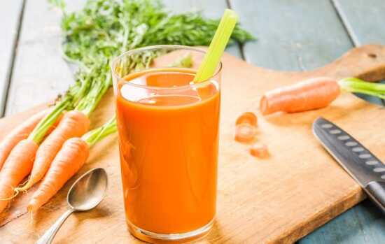 عکس, با خوردن یک لیوان آب هویج چه کمکی به سلامت خود می کنیم