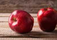 عکس بهترین درمان بیماری های معده خوردن سیب در صبحانه است