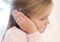 عکس بررسی تمام دلایل گرفتگی گوش کودک و درمان های فوری