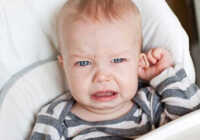 عکس نشانه های عفونت گوش نوزاد و درمان خانگی و پزشکی آن