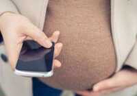 عکس تاثیر استفاده مادر باردار از موبایل روی جنین و راه چاره آن