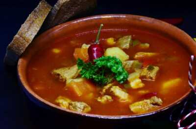 عکس, سوپ گولاش مجاری با گوشت گوساله