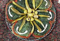 عکس, تزیین های شیک کوکو سبزی با خیار شور و گوجه